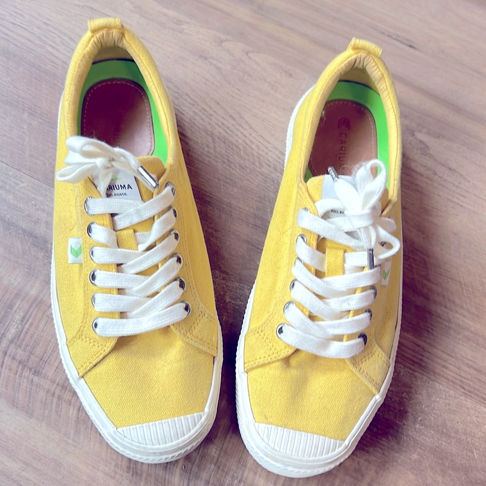 Yellow tennis shoes, Cariuma size 10